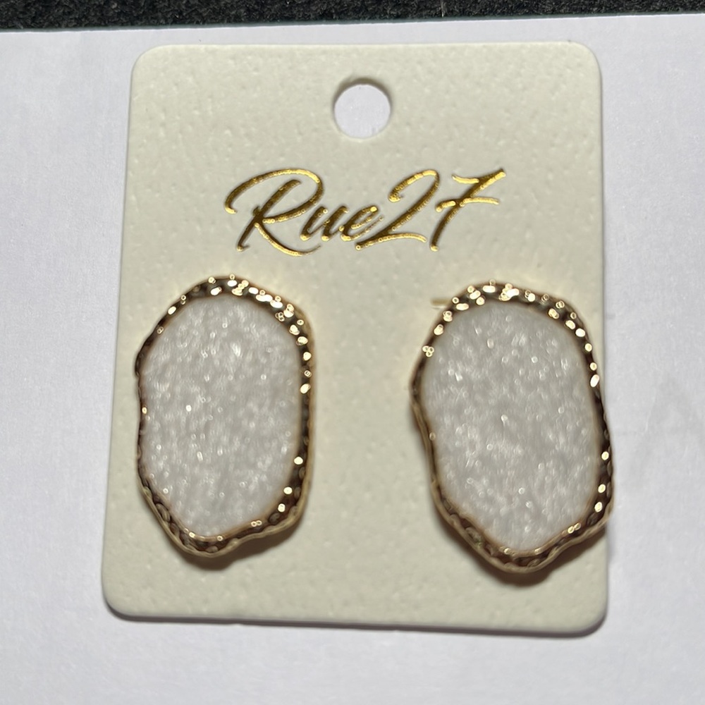 Earrings - Picture 3 of 4